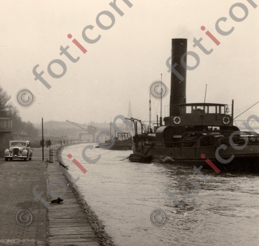 Frühjahrs-Hochwasser am Rhein III - Foto foticon-duesseldorf-0033.jpg | foticon.de - Bilddatenbank für Motive aus Geschichte und Kultur